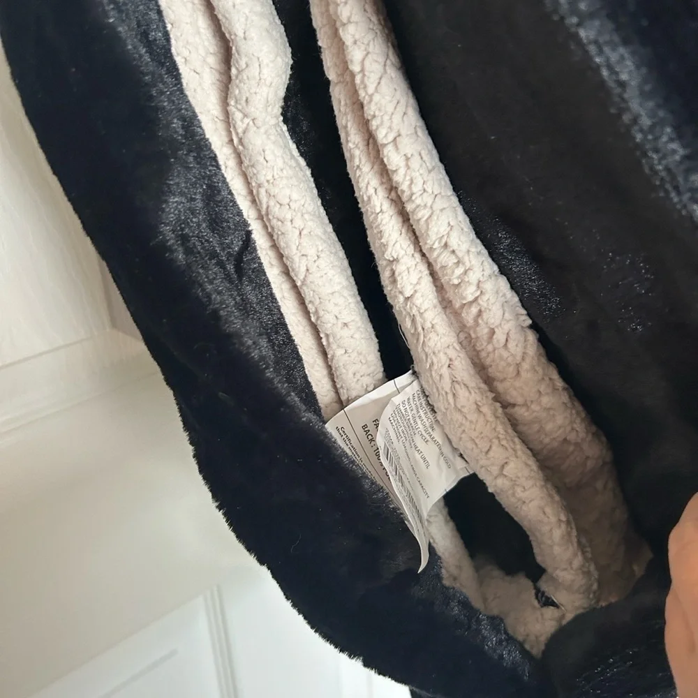 Monty Reversible Faux Fur Sherpa Throw Blanket - BRAND NEW